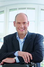 Seit dem 1. Januar 2023 führt Michael C. Wisser – neben seiner Funktion als Vorstand der WISAG Gruppe – gemeinsam mit Martin Riebschläger die Geschäfte der WISAG Facility Service Holding AG