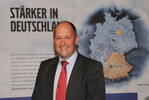 Carl Gustaf Göransson, Volvo CE General Manager Independent Dealers Region Europe: Die Übertragung der Volvo Baumaschinen Bayern GmbH an unseren Vertriebspartner Robert Aebi soll die Wettbewerbsposition von Volvo CE auf dem größten europäischen Markt stärken.
