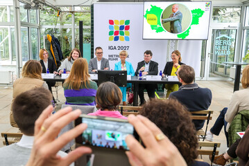 Annika Ayla Wagner (IGA Metropole Ruhr 2027, Projektmanagerin Ausstellungskonzeption der Zukunftsgrten),
Dorle Bubelweit (IGA Metropole Ruhr 2027, Abteilungsleitung Planen/Bau/Betrieb und Kunst/Kultur/Veranstaltungen der IGA 2027),
Dr. Achim Schloemer (Geschftsfhrer der DBG und stellvertretender Aufsichtsratsvorsitzender der IGA 2027),
Eva Khler-Theuerkauf, (Prsidentin des Landesverbandes Gartenbau Nordrhein-Westfalen und Mitglied im Aufsichtsrat der IGA Metropole Ruhr 2027),
Horst Fischer (Geschftsfhrer der IGA Metropole Ruhr 2027 gGmbH) und Nina Frense (Geschftsfhrerin der IGA Metropole Ruhr 2027 gGmbH)