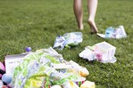 Die DUH startet die Initiative „Plastikfreie Städte“ mit Forderung nach Zuschüssen für Mehrwegsysteme und Verbrauchssteuer auf Einweggeschirr.