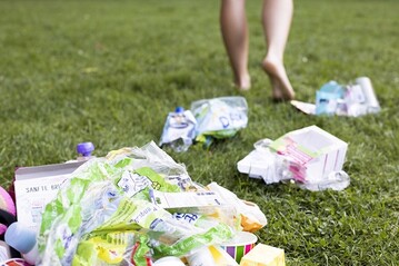 Die DUH startet die Initiative Plastikfreie Stdte mit Forderung nach Zuschssen fr Mehrwegsysteme und Verbrauchssteuer auf Einweggeschirr.
