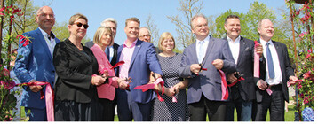 Vertreter der Landesregierung von Sachsen-Anhalt (unter anderem Ministerprsident Reiner Haseloff 3. v. r.), der Stadt Burg sowie der Landesgartenschau Burg GmbH erffneten im vergangenen Jahr die letzte Gartenschau in Sachsen-Anhalt.