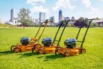 Genauso stark und zuverlässig wie herkömmlich angetriebene Mäher, dafür leiser und abgasfrei.
