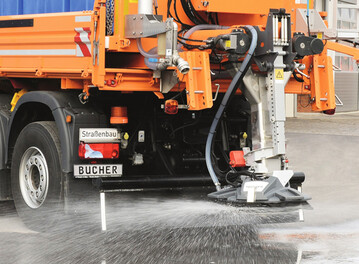 Ein wichtiger Baustein der FS 100 Feuchtsalztechnologie von Bucher Municipal ist die Streu-einheit BrineStar zum breitflchigen Ausbringen reiner Sole. Sie erzielt ein przises Streubild mit einer Streubreite bis 12 Metern.