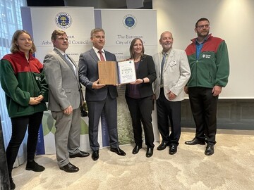 Jan Goevert, Vorsitzender der Arbeitsgruppe ECOT Award des EAC, fhrt in die Begrndung der Jury ein. 