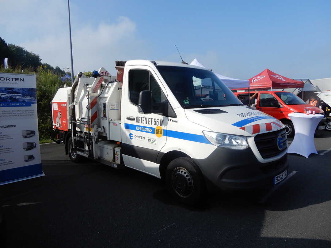   Orten Electric Truck mit Mllsammelaufsatz