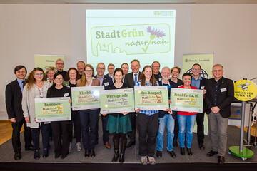 Das Label StadtGrn naturnah zeichnet kommunales Engagement zur naturnahen Grnflchengestaltung in den Bereichen Grnflchenunterhaltung, Einbeziehung der Brgerinnen und Brger sowie Planung und Zielsetzung aus. 