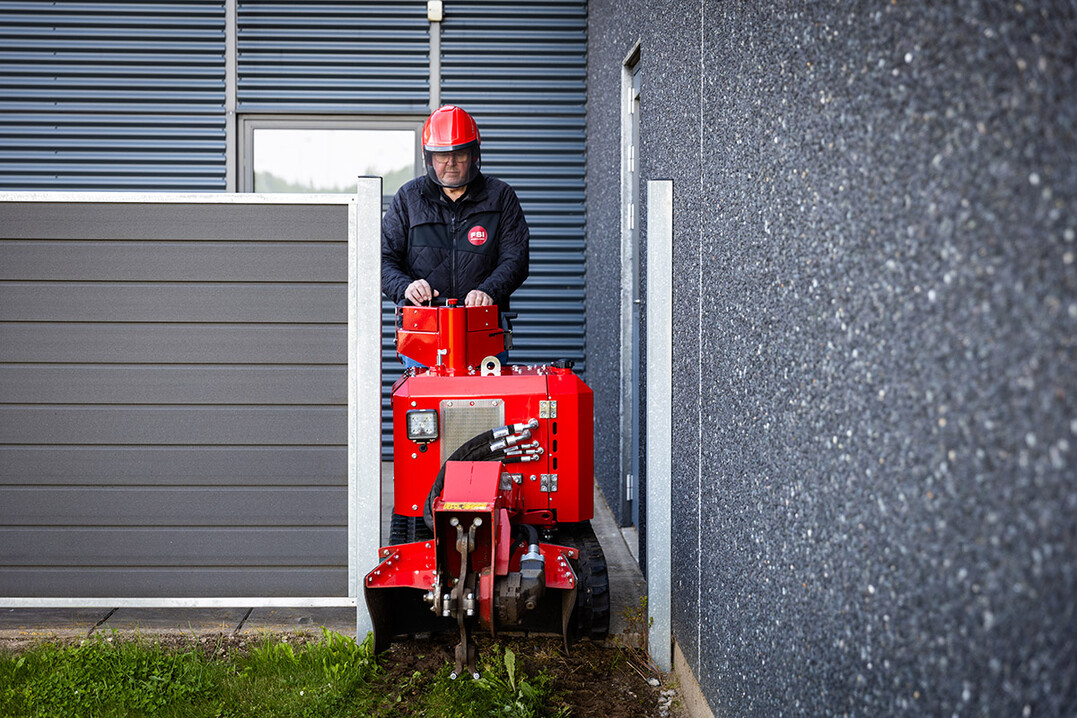 Mit lediglich 74 cm Auenbreite ist die neue Frse optimal frenge Arbeitsbereiche geeignet