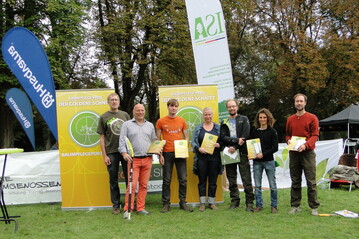 Freuten sich ber die erste erfolgreiche Durchfhrung des Baumpflege-Preises "Der Goldene Schnitt": Mitorganisator Johannes Bilharz, Preistrger Frank Bechstein, die Nominierten Christian Rei, Annette Michel, Mathias Oppolzer, Silvia Vent sowie der Zweitplatzierte Marc berla (von links nach rechts).