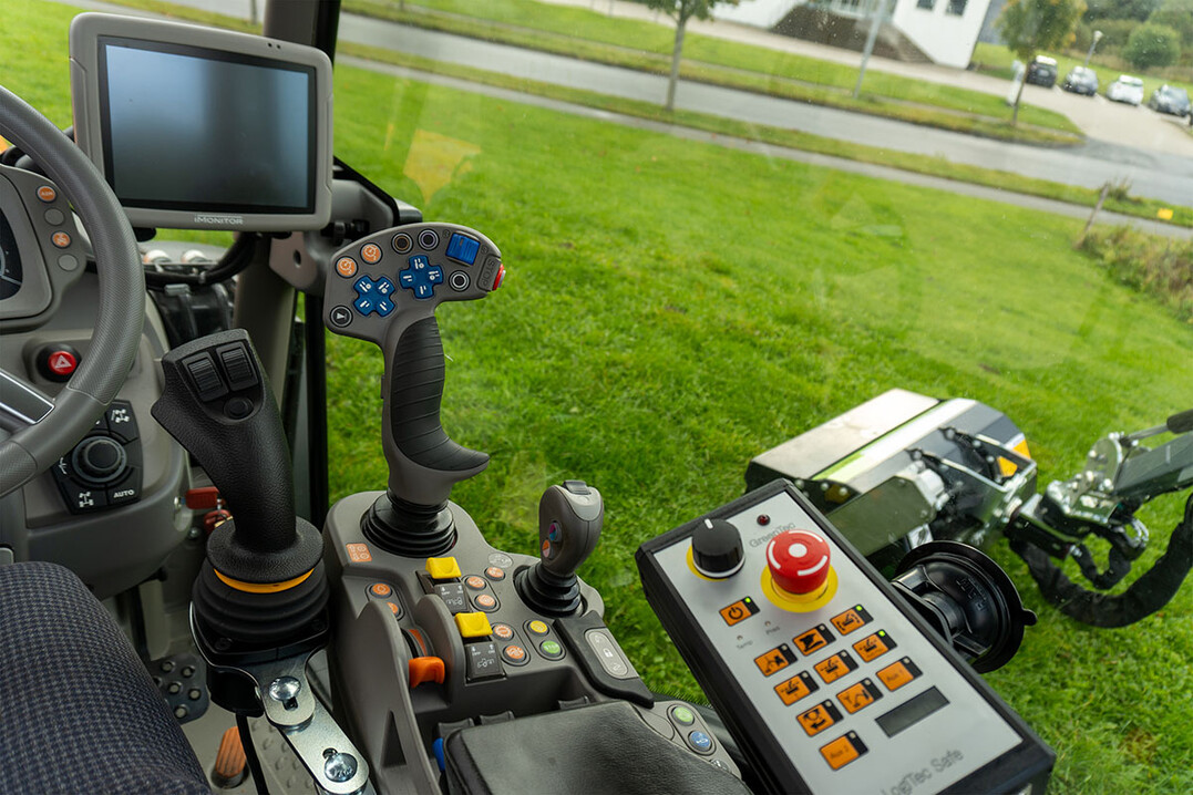 Der neue Danfoss-Prof1-Joystick sichert ein optimales Handling und ein prziseres Mhen.