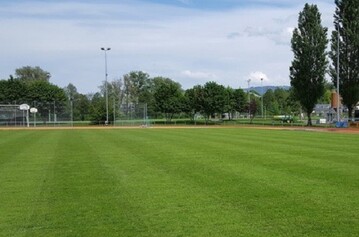 Ein Jahr Dnger fr den Fuballplatz! Hauert Manna untersttzt 2021 kleine Sportvereine 