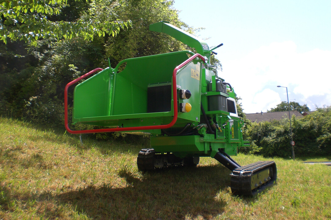 Das patentierte SafeTrak-System mit Tiltplatte garantiert dem Raupenhäcksler SafeTrak 19-28 jederzeit sicheren Stand.