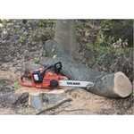 Die neue Akku-Kettensäge von DOLMAR vereint den komfortablen schnellen Start einer Elektro-Kettensäge und die Kraft einer Benzin-Kettensäge.