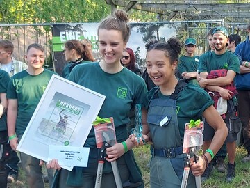 Johanna Walz und Lisa Marie Wiesmeier freuten sich 
ber den hochverdienten Pokal und gewannen mit deutlichem Vorsprung.