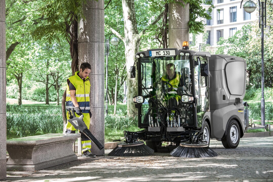 Von akkubetriebenen Arbeitsgeräten bis zur Kommunalmaschine – das Portfolio von Kärcher umfasst alle Kategorien für Anwender in Kommunen.