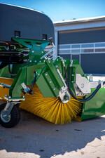 Komfortable Verstellung der Bürsten, Hydraulische Sammelwanne