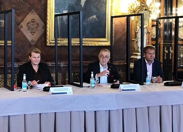 Im Rahmen der Landespressekonferenz stellten Senator Jens Kerstan (BUKEA), SRH-Geschftsfhrer Prof. Dr. Rdiger Siechau und die wissenschaftliche Leiterin Prof. Dr. Kerstin Kuchta (TU Hamburg) die neue Gesellschaft vor. 