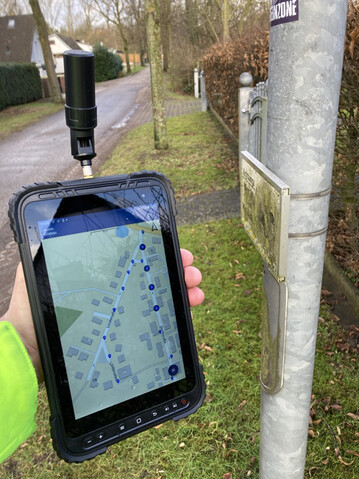 Fr die erleichterte Datenaufnahme bzw. -korrektur direkt vor Ort steht den Mitarbeitern zudem die luxData.easy-App zur Verfgung, fr die lediglich ein mobiles Endgert und eine App-Lizenz bentigt werden.