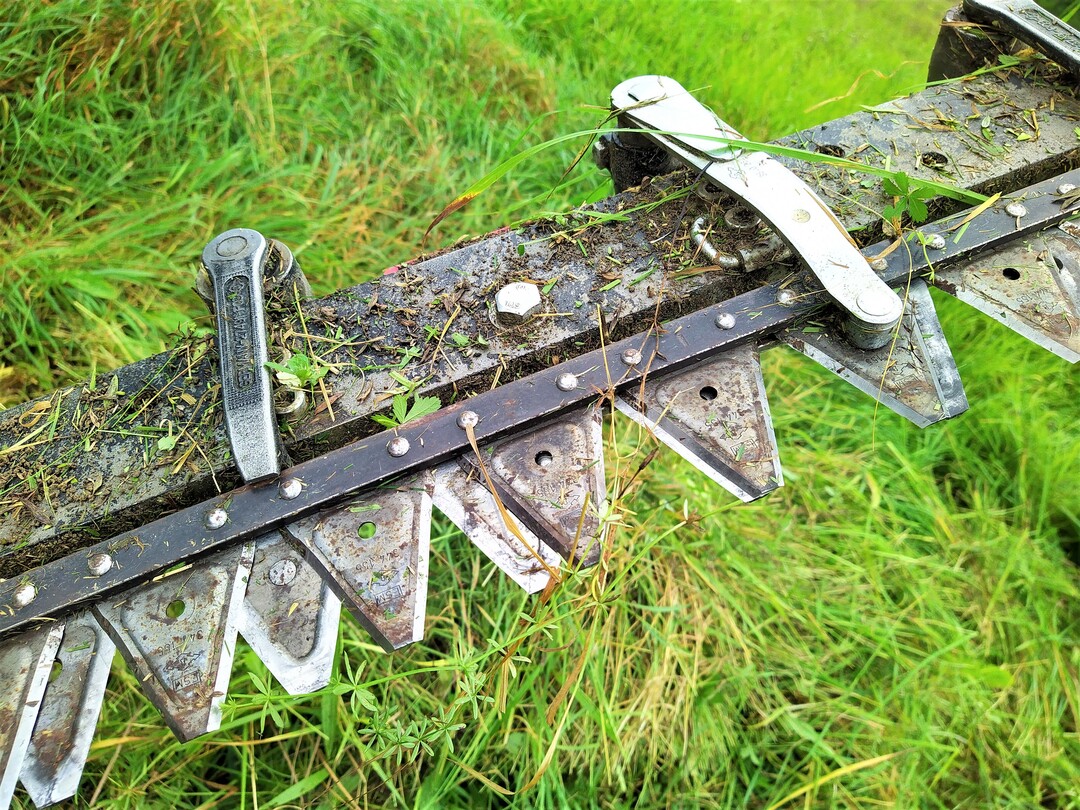 Für die ökologische Mahd spielt der Einsatz geeigneter Technik eine wichtige Rolle. Als besonders naturfreundliche Mähwerke gelten Messer-Mähbalken.