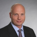 Martin Riebschläger (39), wird zum 1. Januar 2013 die bisher von Michael C. Wisser mitverantwortete Managementposition des kaufmännischen Geschäftsführers für die gesamte WISAG Facility Service Holding übernehmen.