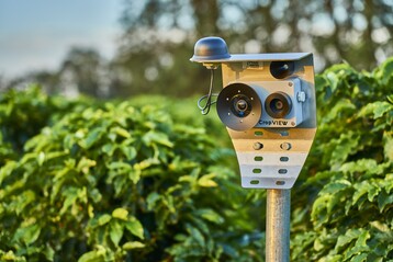 John Deere und der sterreichische Hersteller Pessl Instruments geben eine Vertriebspartnerschaft bekannt. Die John Deere Vertriebspartner erhalten somit Zugang zu den Pessl Produkten, wie z.B. landwirtschaftlichen Wetterstationen, Telemetrie-Systemen. 