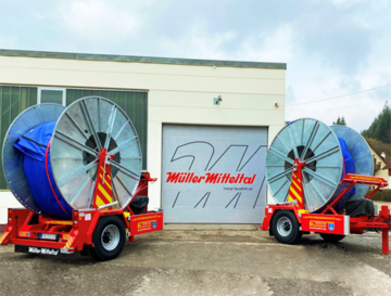 Spezialanhnger fr die Feuerwehr Baiersbronn: Schlauchtrommelanhnger fr den Transport und die Verlegung von Hydrobaffel fr den Hochwasserschutz. Die Fahrzeuge wurden bei Mller Mitteltal entwickelt und produziert.