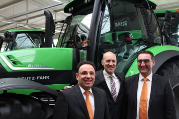 Reibungslose bergabe - Alexander Leopold (Mitte) gibt Vertriebsleitung an Stefan Haselmayr (links) und Hansjrg Schlumberger (rechts) weiter.