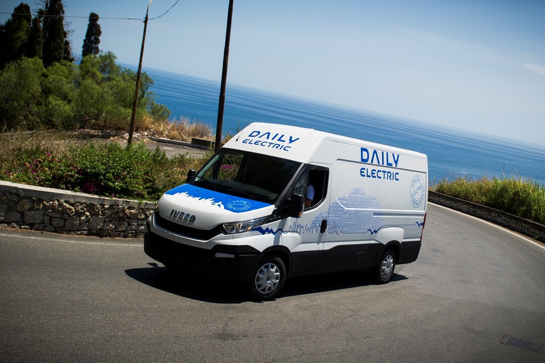 IVECO hat zwei Preise der neu eingeführten Auszeichnungsreihe „Sustainable Truck of the Year" erhalten. Der Eurocargo CNG gewann in der Kategorie „Distribution" und der Daily Electric in der Kategorie „Van".