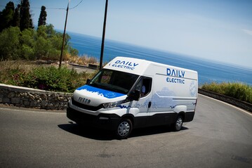 IVECO hat zwei Preise der neu eingefhrten Auszeichnungsreihe Sustainable Truck of the Year" erhalten. Der Eurocargo CNG gewann in der Kategorie Distribution" und der Daily Electric in der Kategorie Van".