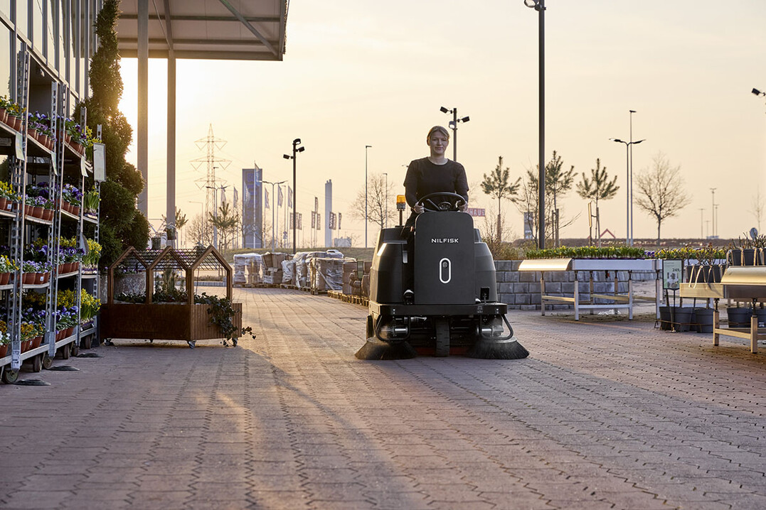 Aufsitz-Kehrmaschine Nilfisk SW3000