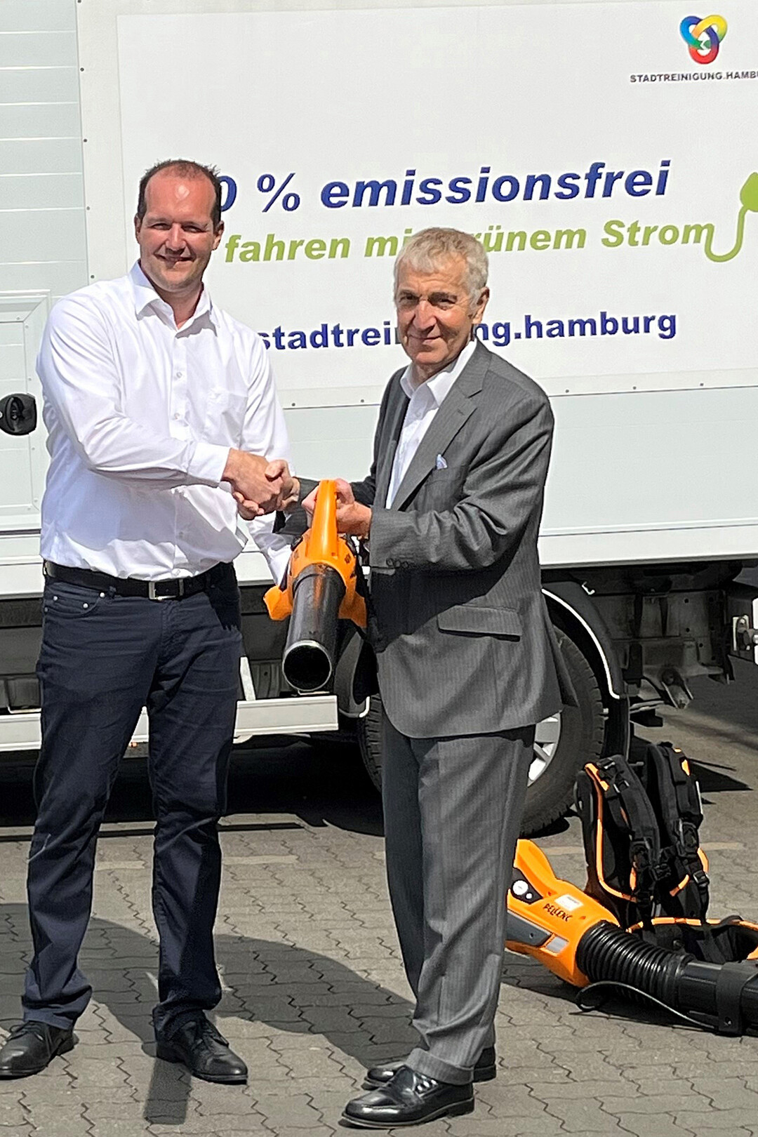 Laurent Vivs (links), Geschftsfhrer bei Pellenc, und Prof. Dr. Rdiger Siechau, Geschftsfhrer der Stadtreinigung Hamburg, freuen sich auf die Zusammenarbeit.