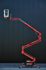 Die Lightlift 17.75 Performance IIIS ist das Flaggschiff der neuesten Raupenbühnenserie von Hinowa mit Arbeitshöhen von 13 bis 40 m