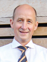 Dr.-Ing. Andreas Schütte, Geschäftsführer FNR: „Städte, Gemeinden, Bundes- und Landesbehörden können bei der Beschaffung von Produkten und der Auftragsvergabe an Dienstleister entscheidende Weichen in Richtung Klimaneutralität stellen. Umweltzeichen sind dabei wichtige Wegweiser.“