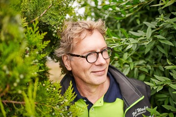 Pflanzenarzt Ren Wadas will die Widerstandskraft der Pflanze strken. Optimal versorgte Pflanzen knnen sich gegen Krankheiten und Schdlintge schtzen.