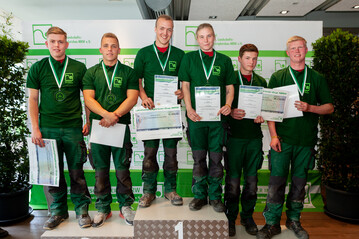 Lasse Brhl und Patrick Schacht (Gerd Linneweber GmbH, Dortmund), Till Wirtz (Natur-Breitegger, Kall) und Franziska Wagner (Georg Oberdrfer, Neunkirchen-Seelscheid), Tim Deitmer und Matthias Bals (Daldrup Grtner von Eden GmbH, Havixbeck). 