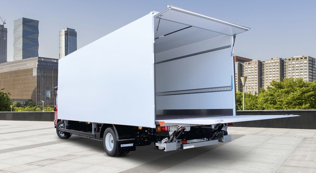 Der SOMMER MGUL ist ein neuer, ultraleichter Kofferaufbau für Motorwagenfahrgestelle ab 7,5 Tonnen, der eine um bis zu 600 kg höhere Nutzlast ermöglicht.