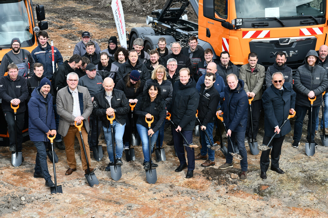 Geschftsfhrer Giletta S.p.A Mihajlo Maravic, stellvertretender Landrat Richard Tischler,
Geschftsfhrer Josef Reger Bau GmbH Josef Reger, Geschftsfhrerin Bucher Municipal Wernberg GmbH Victoria Rasoulkhani, Bucher CMO Jussi Iltanen, 1. Brgermeister der Stadt Wernberg-Kblitz Konrad Kiener, Vorstandsprsident Giletta S.p.A. Guido Giletta