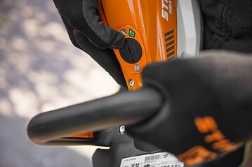 Anwender knnen ber einen Taster und eine LED-Anzeige am Smart Connector 2 A den Gertestatus abfragen oder Aufflligkeiten whrend des Einsatzes ber den Taster direkt am Gert festhalten. 