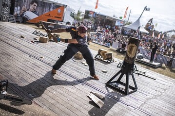 Der deutsche Topathlet Robert Ebner am Standing Block Chop bei der European Trophy 2019 im belgischen Oudenaarde. Das diesjhrige Rahmenevent wurde seitens des Veranstalters abgesagt. Der Wettkampf soll stattdessen im TV-Studio nachgeholt werden. 