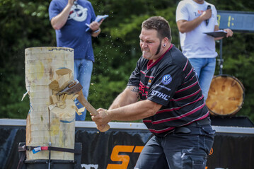 Nils Mller beim Standing Block Chop.