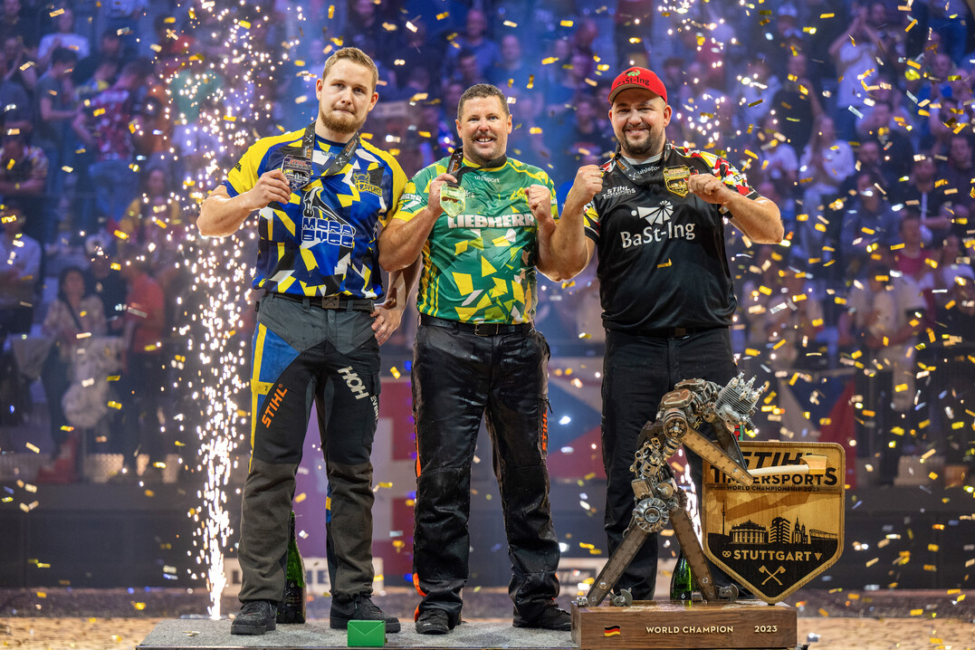 Jamie Head (Mitte) gewinnt die Stihl Timbersports Einzel-Weltmeisterschaft 2023 vor Emil Hansson aus Schweden (l.) und Lokalmatador Danny Martin (r.).