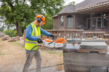 Stihl baut sein Akku-Portfolio kontinuierlich aus und prsentiert mit dem neuen Akku-Trennschleifer STIHL TSA 300 ein leistungsstarkes Modell fr vielseitige Anwendungen.