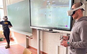 Studierende mit VR-Brille