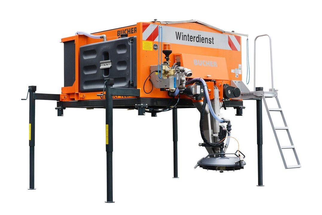 Der modifizierte Streuautomat Yeti 2000 W mit moderner FS-50-Streutechnologie von Bucher Municipal. Der erhhte Soleanteil spart Kosten und erhht die Verkehrssicherheit.