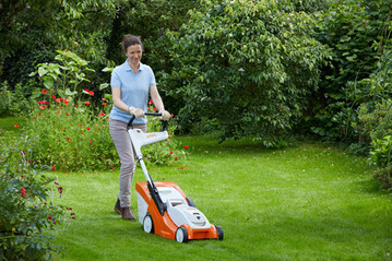 Mit dem Akku-Mher STIHL RMA 339 C ist das Rasenmhen schnell, leise und ohne Abgase erledigt. 