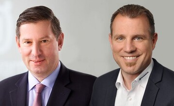 (v.l.) Hans-Joachim Endress nimmt ab Januar seine neue Rolle als Vice President Residential Sales & Service Europe and Pacific bei wahr. In diesem Zuge bernimmt Sven Baumberger die Rolle als Country Manager Deutschland. 