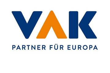 Der Branchenverband VAK weist auf die dramatische Lage seiner Mitgliedsunternehmen hin: Trotz voller Auftragsbcher verzeichnen die Kommunalfahrzeughersteller einen starken Produktionsrckgang. 