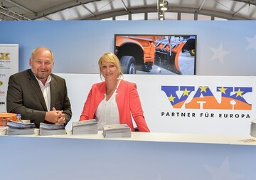 Bernd Sackmann, seit 2015 Geschftsfhrer beim VAK Verband der Arbeitsgerte- und 
Kommunalfahrzeuge-Industrie e.V., hat sein Amt Ende April dieses Jahres niedergelegt. Nachfolgerin wird Anna Breimer.