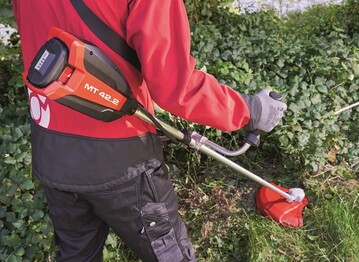 solo by AL-KO Akku-Multitool MT 42.2 mit Motorsensen-Aufsatz BCA 4235.2.