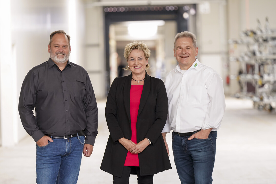 Die Geschftsleitung der UNSINN Fahrzeugtechnik Gunnar Bregler sowie Rosa und Josef Unsinn (v.l.n.r.)